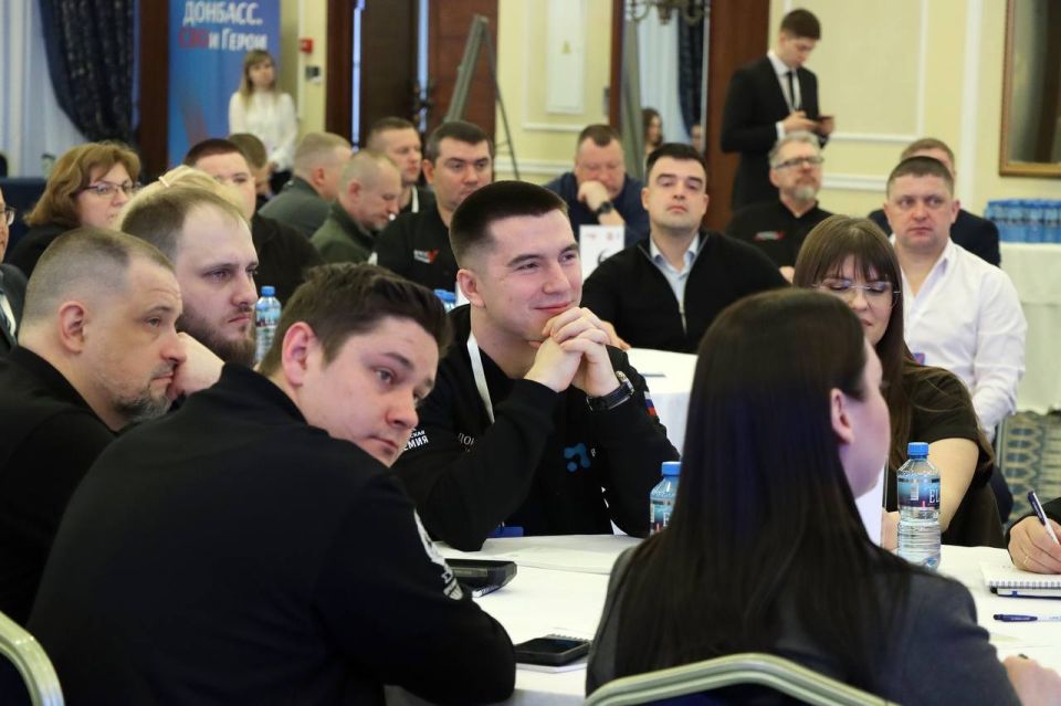 «Успех приходит к тем, кто не боится учиться»: Трое участников кадрового проекта «Донбасс. Свои Герои» получили новые назначения «Успех приходит к тем, кто не боится учиться»: Трое участников кадрового проекта «Донбасс. Свои Герои» получили новые назначения