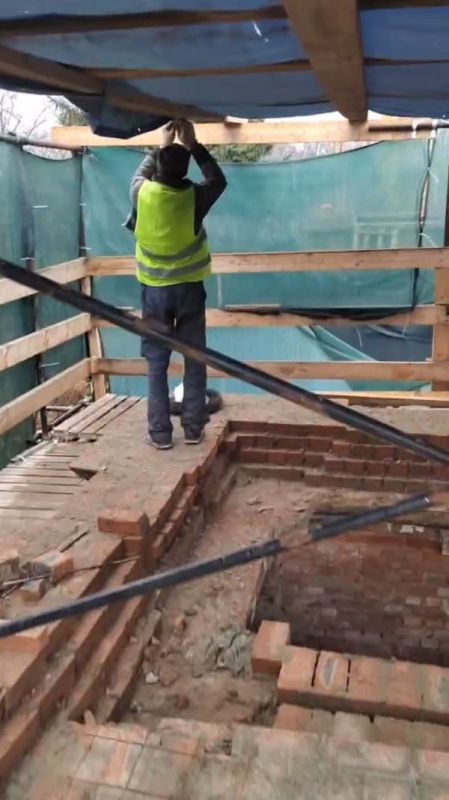 Нижегородские специалисты продолжают реставрацию исторической арки в харцызском парке им. Чехова Нижегородские специалисты продолжают реставрацию исторической арки в харцызском парке им. Чехова