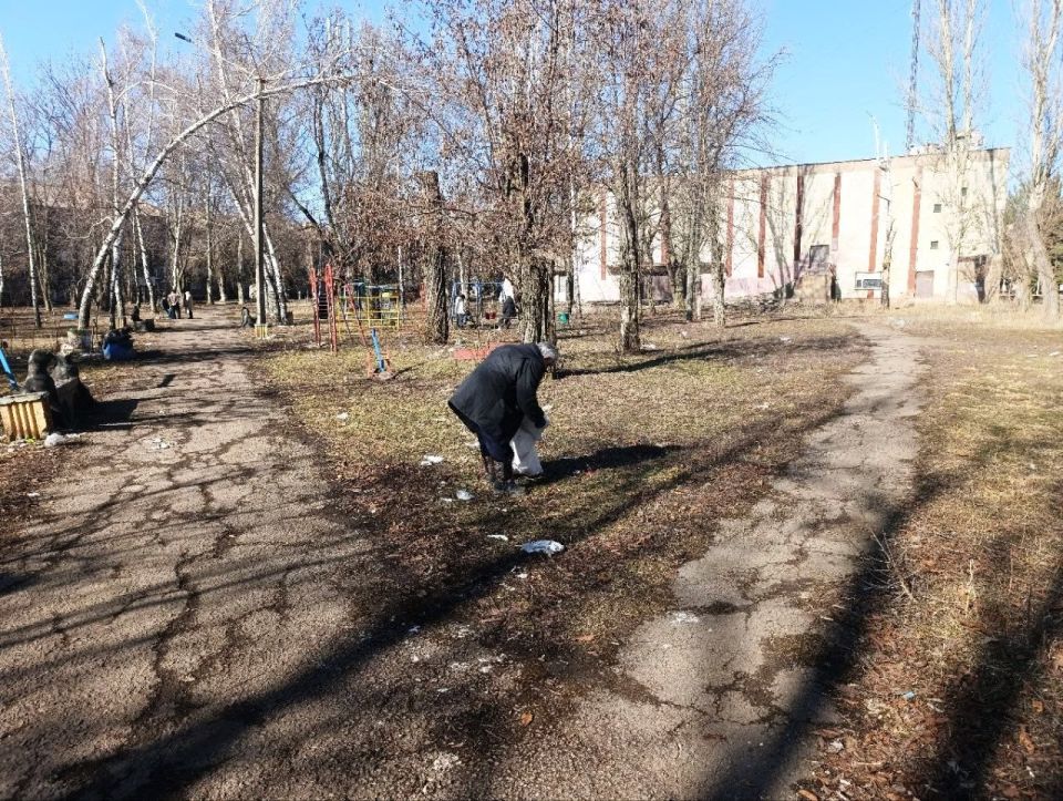 Роман Конев: Жители Калининского района Горловки, предприниматели и сотрудники местных предприятий объединили усилия для проведения двухмесячника по благоустройству Роман Конев: Жители Калининского района Горловки, предприниматели и сотрудники местных предприятий объединили усилия для проведения двухмесячника по благоустройству