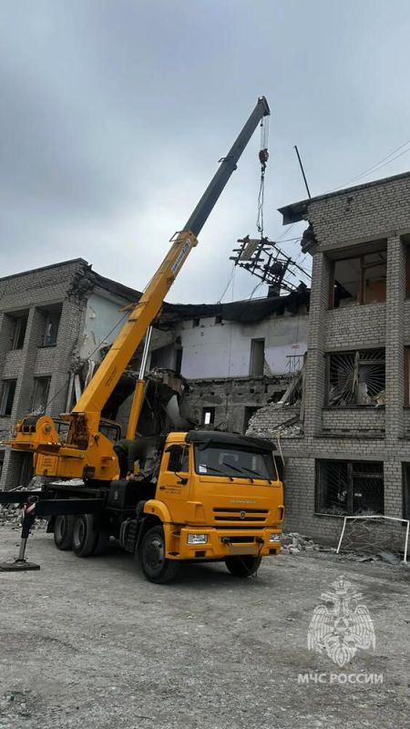 За оперативную организацию разбора завалов и ликвидацию последствий атаки на ОПС Мангуш со стороны Украины ГУП ДНР «ПОЧТА ДОНБАССА» БЛАГОДАРИТ: За оперативную организацию разбора завалов и ликвидацию последствий атаки на ОПС Мангуш со стороны Украины ГУП ДНР «ПОЧТА ДОНБАССА» БЛАГОДАРИТ: