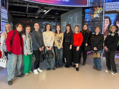 Студенты Донецкого художественного колледжа посетили мультимедийный парк «Россия - Моя история»