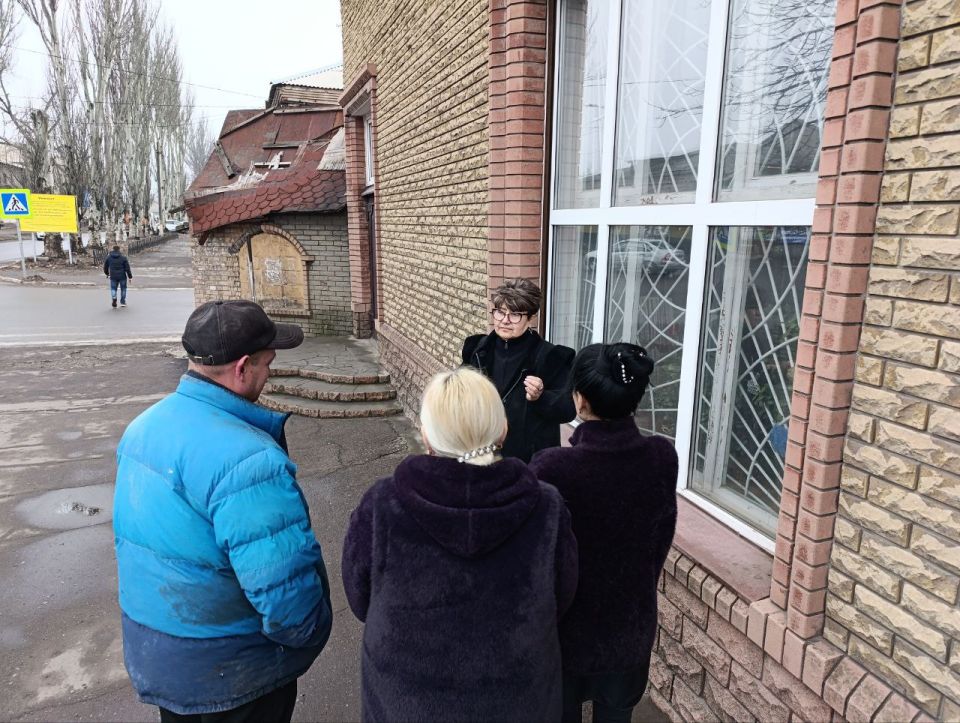Председатель Дебальцевского городского совета Сергей Шульженко провел встречу по вопросам поддержки пенсионеров Председатель Дебальцевского городского совета Сергей Шульженко провел встречу по вопросам поддержки пенсионеров