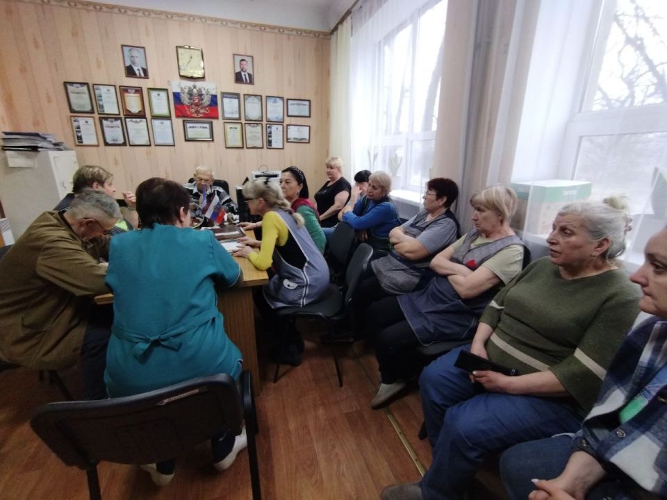Депутат Дебальцевского городского совета от партии «Единая Россия» Роман Кукса организовал инициативу по благоустройству микрорайона Восточный Депутат Дебальцевского городского совета от партии «Единая Россия» Роман Кукса организовал инициативу по благоустройству микрорайона Восточный