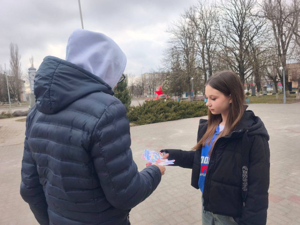 В Мангуше прошла акция, приуроченная к 12-й годовщине воссоединения Крыма с Российской Федерацией В Мангуше прошла акция, приуроченная к 12-й годовщине воссоединения Крыма с Российской Федерацией