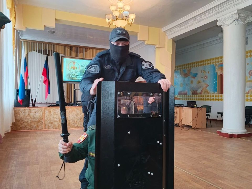 В школе Ждановки прошло мероприятие к Дню войск Национальной гвардии Российской Федерации В школе Ждановки прошло мероприятие к Дню войск Национальной гвардии Российской Федерации