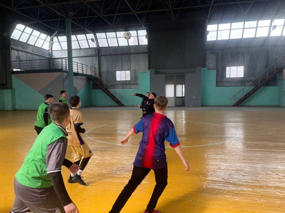 В Ждановке прошло городское соревнование по мини-футболу В Ждановке прошло городское соревнование по мини-футболу