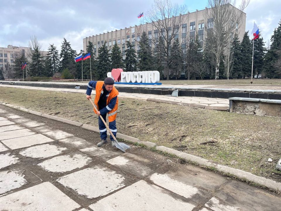 МУП «Простор» ежедневно выполняет все необходимые работы по содержанию городских улиц МУП «Простор» ежедневно выполняет все необходимые работы по содержанию городских улиц