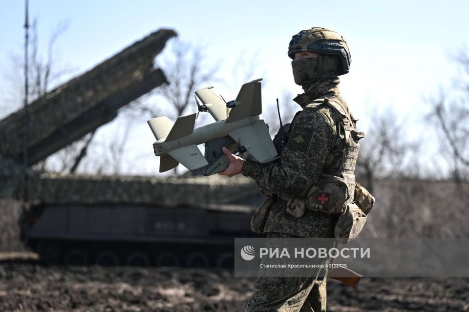 Кадры боевой работы расчёта ЗРК 9K317M «Бук-M3» группировки войск «Центр» на Добропольском направлении Кадры боевой работы расчёта ЗРК 9K317M «Бук-M3» группировки войск «Центр» на Добропольском направлении