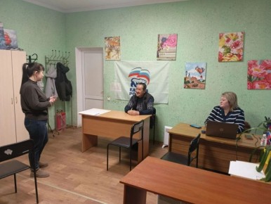 Прошла важная встреча заместителя председателя Анастасии Костиной, на которой обсудили актуальные вопросы, связанные с вывозом мусора в городах и поселках региона