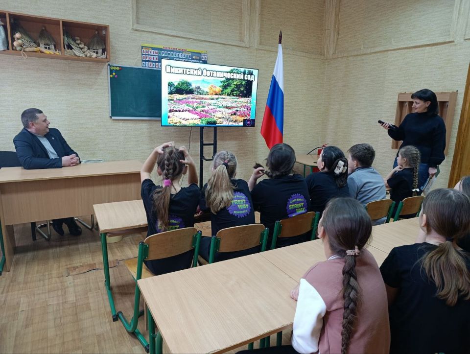 Сегодня, 18 марта в Червоногвардейском районе прошла ко Дню воссоединения Крыма с Россией в МБУ «ДК им. К.И.Поченкова» в рамках партийного проекта «Историческая память» Единой России прошла тематическая программа «Крым –... Сегодня, 18 марта в Червоногвардейском районе прошла ко Дню воссоединения Крыма с Россией в МБУ «ДК им. К.И.Поченкова» в рамках партийного проекта «Историческая память» Единой России прошла тематическая программа «Крым –...