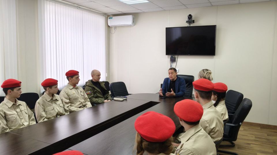 Диалог с юнармейцами на равных Диалог с юнармейцами на равных