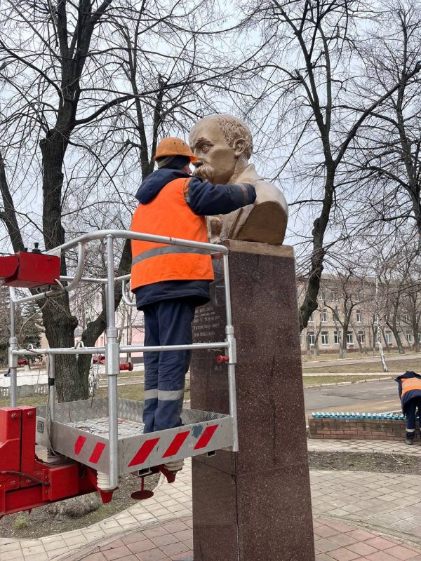 О работах МУП «Простор». Муниципальное унитарное предприятие «Простор» ежедневно выполняет все необходимые работы по содержанию городских улиц О работах МУП «Простор». Муниципальное унитарное предприятие «Простор» ежедневно выполняет все необходимые работы по содержанию городских улиц