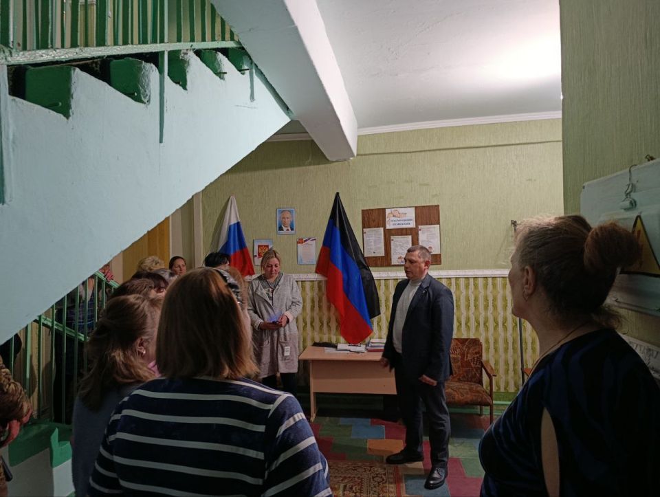 По поручению Главы ДНР Дениса Пушилина под эгидой Единой России проводятся встречи с гражданами для выявления актуальных проблем на подведомственных территориях По поручению Главы ДНР Дениса Пушилина под эгидой Единой России проводятся встречи с гражданами для выявления актуальных проблем на подведомственных территориях