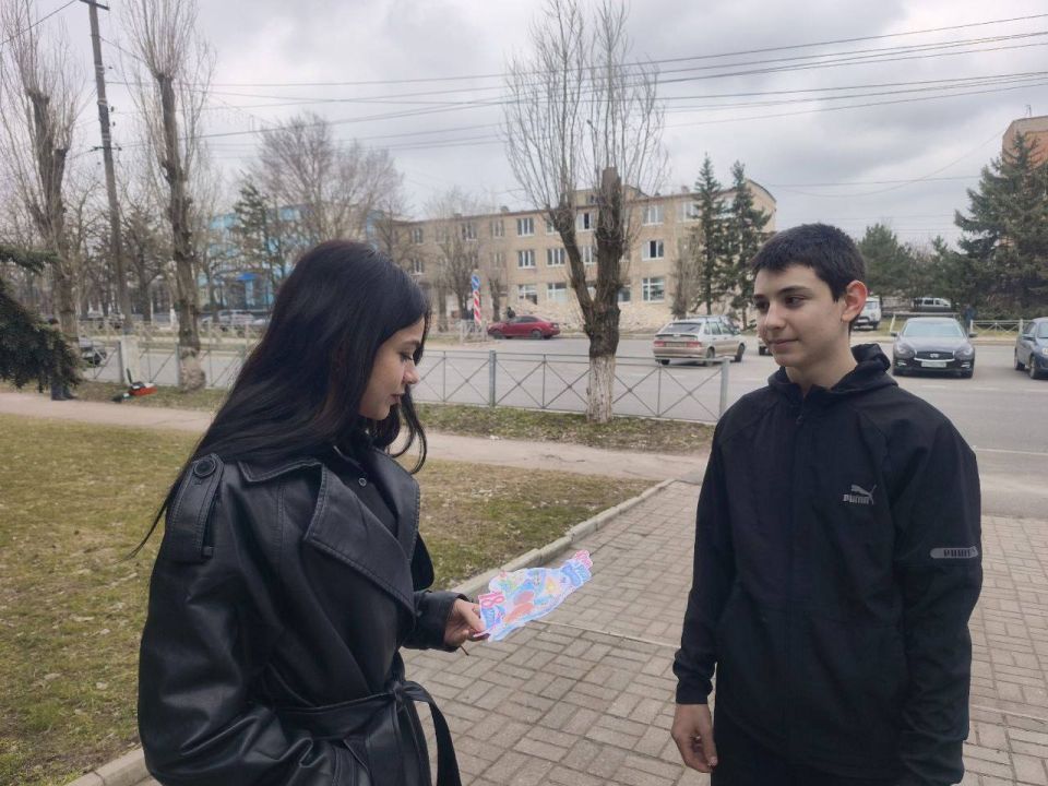 В Мангуше прошла акция, приуроченная к 12-й годовщине воссоединения Крыма с Российской Федерацией В Мангуше прошла акция, приуроченная к 12-й годовщине воссоединения Крыма с Российской Федерацией