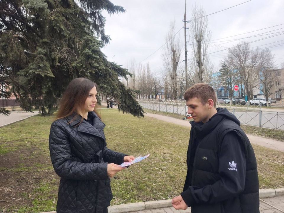 В Мангуше прошла акция, приуроченная к 12-й годовщине воссоединения Крыма с Российской Федерацией В Мангуше прошла акция, приуроченная к 12-й годовщине воссоединения Крыма с Российской Федерацией