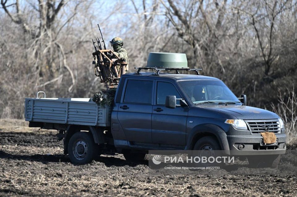 Кадры боевой работы расчёта ЗРК 9K317M «Бук-M3» группировки войск «Центр» на Добропольском направлении Кадры боевой работы расчёта ЗРК 9K317M «Бук-M3» группировки войск «Центр» на Добропольском направлении