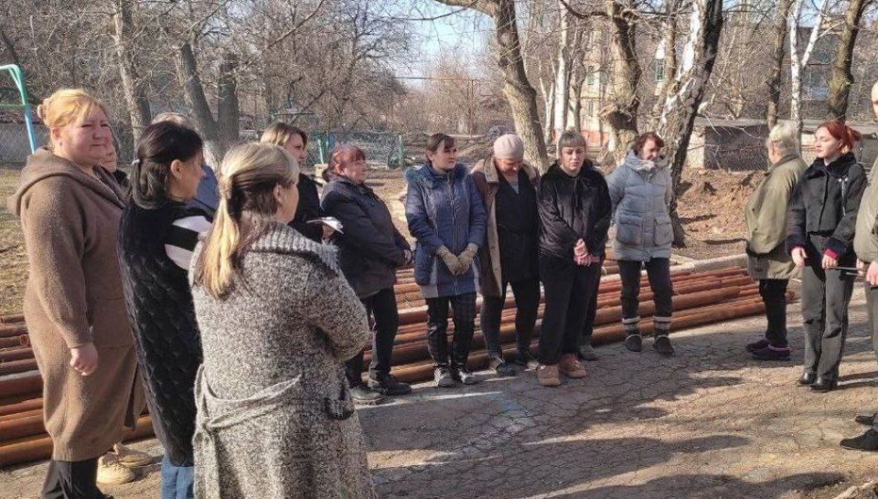 Иван Приходько: В Никитовском районе города Горловки состоялась встреча лидера общественного мнения с трудовым коллективом ГБДОУ «Детский сад №4 «Алёнка» Иван Приходько: В Никитовском районе города Горловки состоялась встреча лидера общественного мнения с трудовым коллективом ГБДОУ «Детский сад №4 «Алёнка»