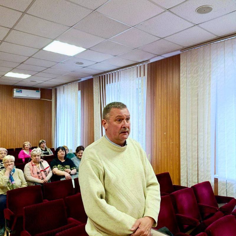 Михаил Меренков: Сегодня провел аппаратное совещание с руководителями структурных подразделений, представителями предприятий и учреждений района Михаил Меренков: Сегодня провел аппаратное совещание с руководителями структурных подразделений, представителями предприятий и учреждений района