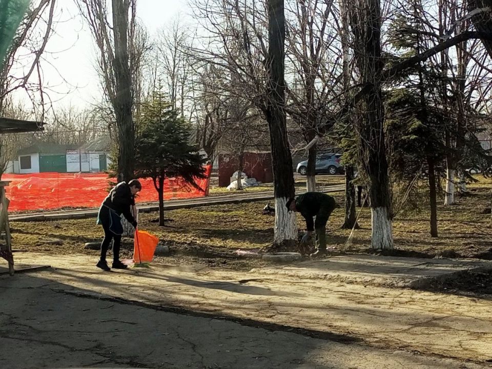 Роман Конев: Жители Калининского района Горловки, предприниматели и сотрудники местных предприятий объединили усилия для проведения двухмесячника по благоустройству Роман Конев: Жители Калининского района Горловки, предприниматели и сотрудники местных предприятий объединили усилия для проведения двухмесячника по благоустройству