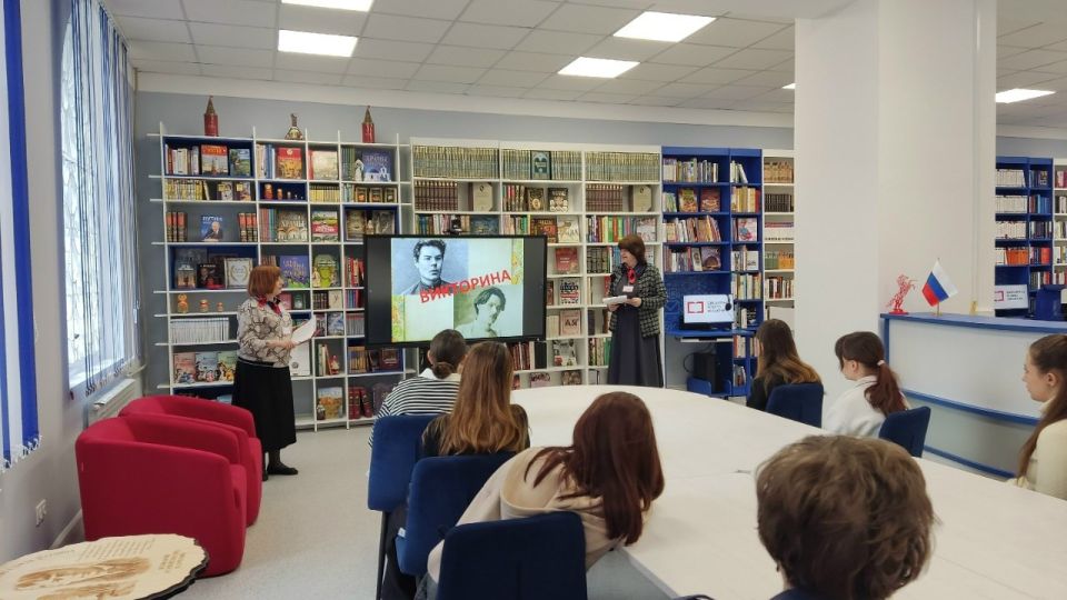 Сегодня гостями Центральной городской библиотеки им. М. Горького, оснащённой в рамках национального проекта «Крепкая семья», стали обучающиеся ГБОУ «Средняя школа №12 г.о. Макеевка» Сегодня гостями Центральной городской библиотеки им. М. Горького, оснащённой в рамках национального проекта «Крепкая семья», стали обучающиеся ГБОУ «Средняя школа №12 г.о. Макеевка»