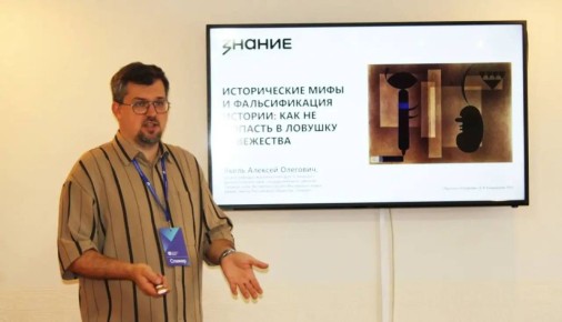 18 марта доцент кафедры журналистики ДонГУ, кандидат филологических наук, государственный советник 3 класса, член Экспертного клуба Мастерской новых медиа, лектор Российского общества «Знание» Алексей Якель прочитал для...