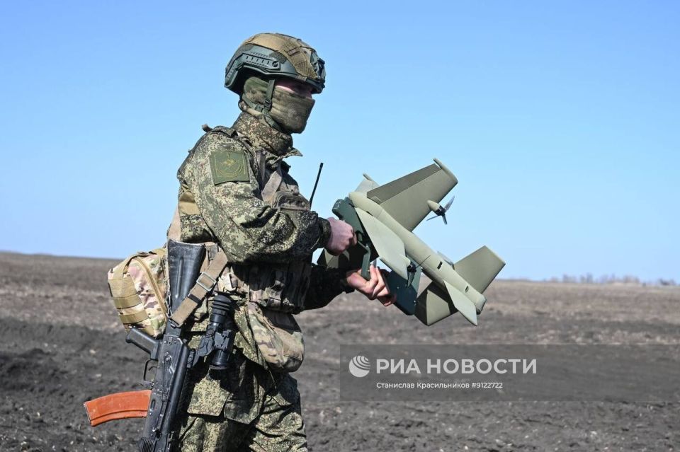 Кадры боевой работы расчёта ЗРК 9K317M «Бук-M3» группировки войск «Центр» на Добропольском направлении Кадры боевой работы расчёта ЗРК 9K317M «Бук-M3» группировки войск «Центр» на Добропольском направлении