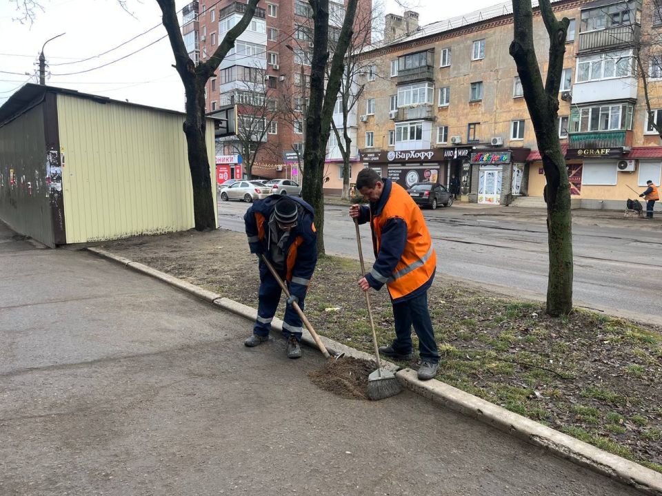 МУП «Простор» ежедневно выполняет все необходимые работы по содержанию городских улиц МУП «Простор» ежедневно выполняет все необходимые работы по содержанию городских улиц