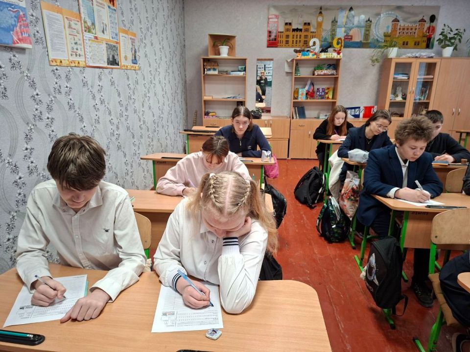 Сергей Желновач: Обучающиеся ГБОУ «Мироновская школа № 10 г.о. Дебальцево» приняли участие во Всероссийской просветительской акции «Россия – семья семей», которая прошла 18 марта 2026 года в рамках Дня воссоединения Крыма с... Сергей Желновач: Обучающиеся ГБОУ «Мироновская школа № 10 г.о. Дебальцево» приняли участие во Всероссийской просветительской акции «Россия – семья семей», которая прошла 18 марта 2026 года в рамках Дня воссоединения Крыма с...