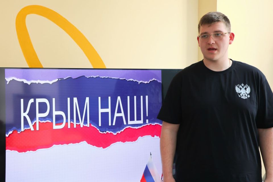 Крым вернулся домой!. Состоялся интеллектуальный квиз для Юнармейцев местного отделения под названием «Воссоединение Крыма. Знаем и помним!» В рамках мероприятия участники узнали увлекательную историю о воссоединении Крыма с... Крым вернулся домой!. Состоялся интеллектуальный квиз для Юнармейцев местного отделения под названием «Воссоединение Крыма. Знаем и помним!» В рамках мероприятия участники узнали увлекательную историю о воссоединении Крыма с...