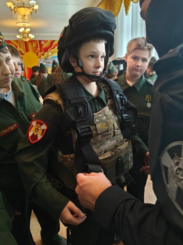 В школе Ждановки прошло мероприятие к Дню войск Национальной гвардии Российской Федерации В школе Ждановки прошло мероприятие к Дню войск Национальной гвардии Российской Федерации