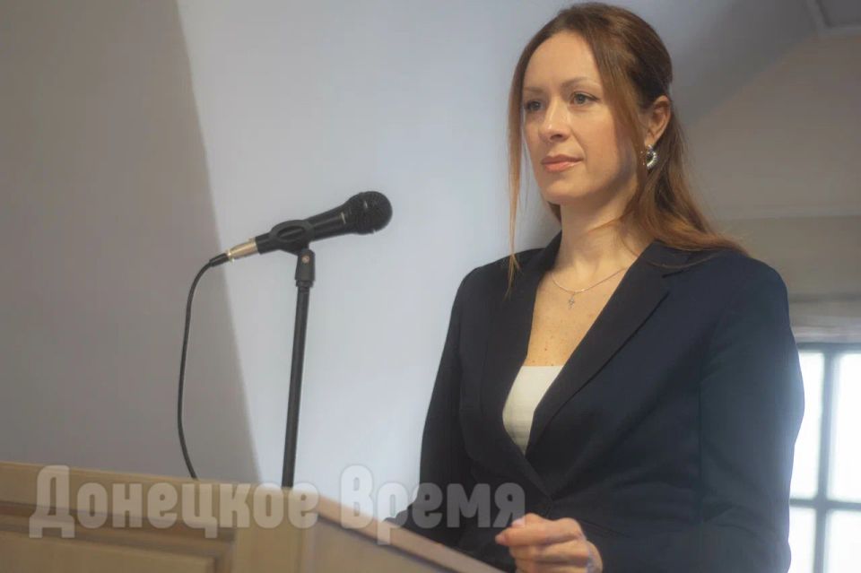 Для укрепления дружбы и единства народов: жители ДНР приняли участие в акции «Россия — семья семей» Для укрепления дружбы и единства народов: жители ДНР приняли участие в акции «Россия — семья семей»