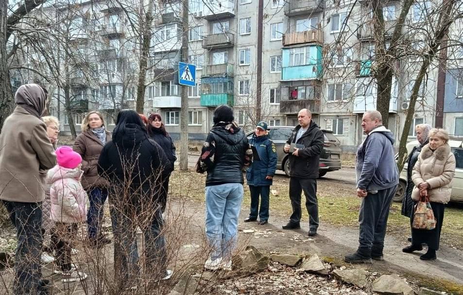 В рамках поручения Главы Республики Дениса Пушилина в Советском внутригородском районе городского округа Макеевка продолжаются встречи с населением с целью выявления актуальных проблемных вопросов в ходе открытого общения В рамках поручения Главы Республики Дениса Пушилина в Советском внутригородском районе городского округа Макеевка продолжаются встречи с населением с целью выявления актуальных проблемных вопросов в ходе открытого общения