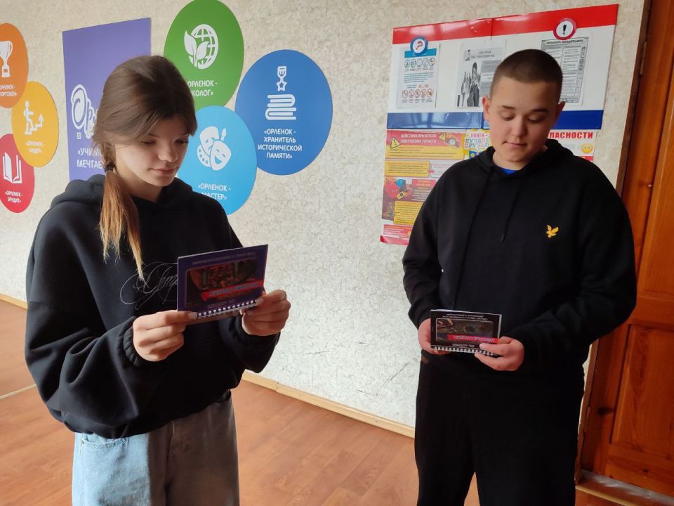 Из Крыма с любовью. В рамках Всероссийской акции "Из Крыма и Севастополя с любовью" активисты первичной ячейки "Движения Первых" ГБОУ "СШ №12 им. М.Толстых г.о.Иловайск" под руководством советника по воспитательной работе... Из Крыма с любовью. В рамках Всероссийской акции "Из Крыма и Севастополя с любовью" активисты первичной ячейки "Движения Первых" ГБОУ "СШ №12 им. М.Толстых г.о.Иловайск" под руководством советника по воспитательной работе...