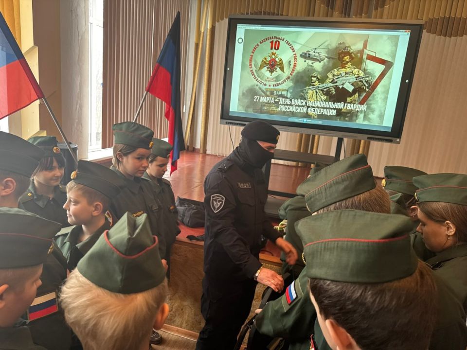 В школе Ждановки прошло мероприятие к Дню войск Национальной гвардии Российской Федерации В школе Ждановки прошло мероприятие к Дню войск Национальной гвардии Российской Федерации