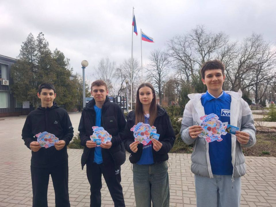 В Мангуше прошла акция, приуроченная к 12-й годовщине воссоединения Крыма с Российской Федерацией В Мангуше прошла акция, приуроченная к 12-й годовщине воссоединения Крыма с Российской Федерацией