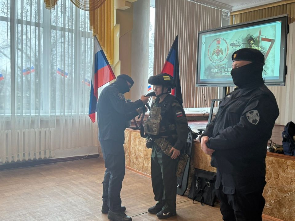 В школе Ждановки прошло мероприятие к Дню войск Национальной гвардии Российской Федерации В школе Ждановки прошло мероприятие к Дню войск Национальной гвардии Российской Федерации