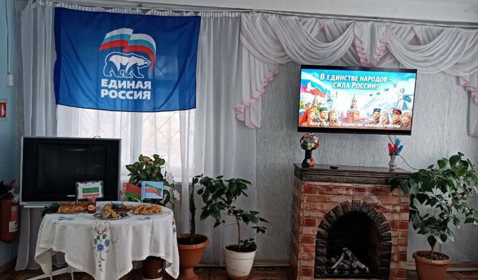 18 марта в «Центре социального обслуживания населения Советского района города Макеевки» прошел теплый и душевный праздник – «Чаепитие дружбы» 18 марта в «Центре социального обслуживания населения Советского района города Макеевки» прошел теплый и душевный праздник – «Чаепитие дружбы»