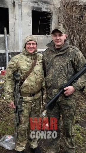 Наши друзья – бойцы, которые поделились с проектом @wargonzo этим снимком, наверняка догадывались об его уникальности, но вряд ли осознавали её в полной мере