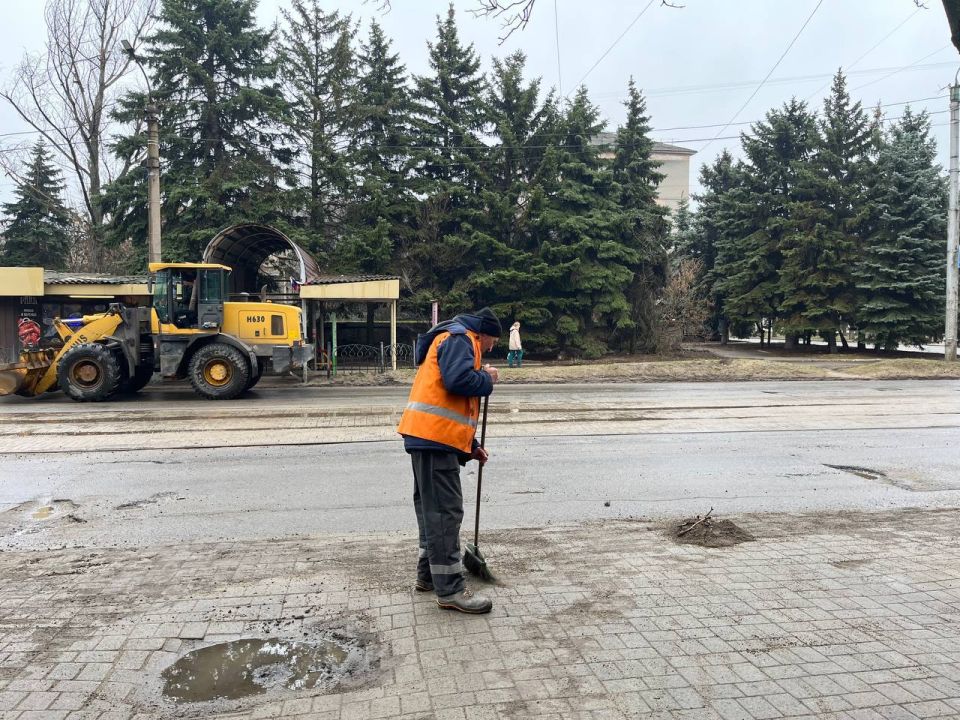 МУП «Простор» ежедневно выполняет все необходимые работы по содержанию городских улиц МУП «Простор» ежедневно выполняет все необходимые работы по содержанию городских улиц