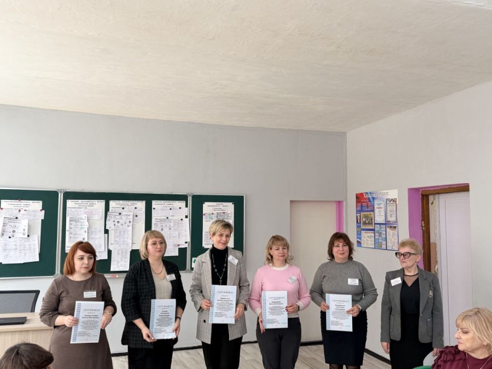 В Шахтерске презентовали новый номер муниципального научно-методического журнала «Жемчужины педагогического мастерства» В Шахтерске презентовали новый номер муниципального научно-методического журнала «Жемчужины педагогического мастерства»