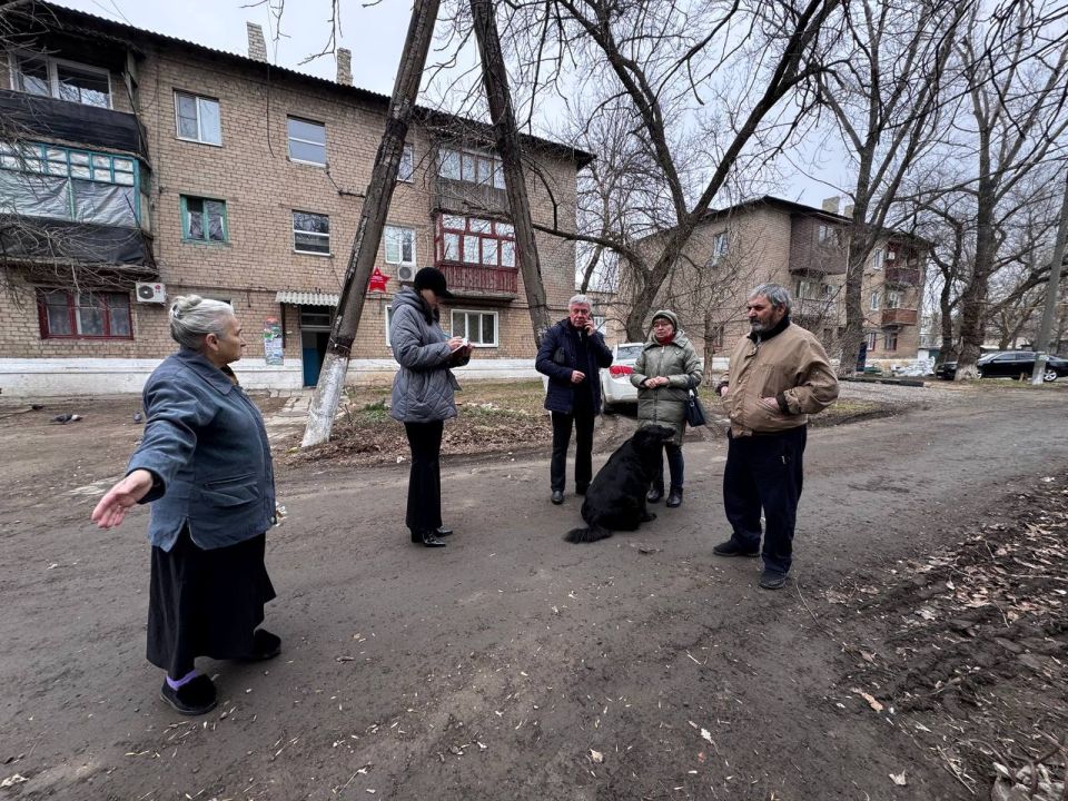 Заместитель председателя Шахтерского муниципального совета ответил на вопросы ждановцев Заместитель председателя Шахтерского муниципального совета ответил на вопросы ждановцев