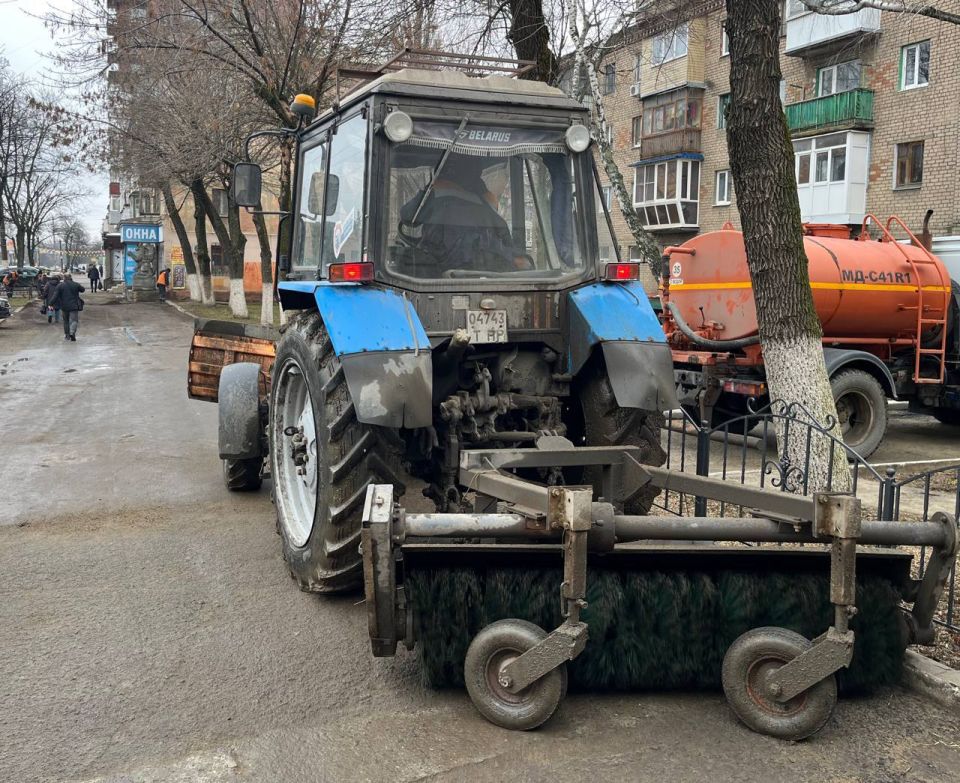 МУП «Простор» ежедневно выполняет все необходимые работы по содержанию городских улиц МУП «Простор» ежедневно выполняет все необходимые работы по содержанию городских улиц