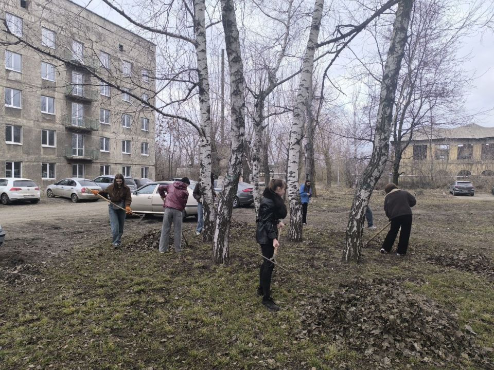Сегодня, 19 марта в Червоногвардейском районе продолжаются работы по уборке прилегающих территорий силами предприятий, учреждений и организаций в рамках партийного проекта Донбасс — наш дом» Единой России Сегодня, 19 марта в Червоногвардейском районе продолжаются работы по уборке прилегающих территорий силами предприятий, учреждений и организаций в рамках партийного проекта Донбасс — наш дом» Единой России