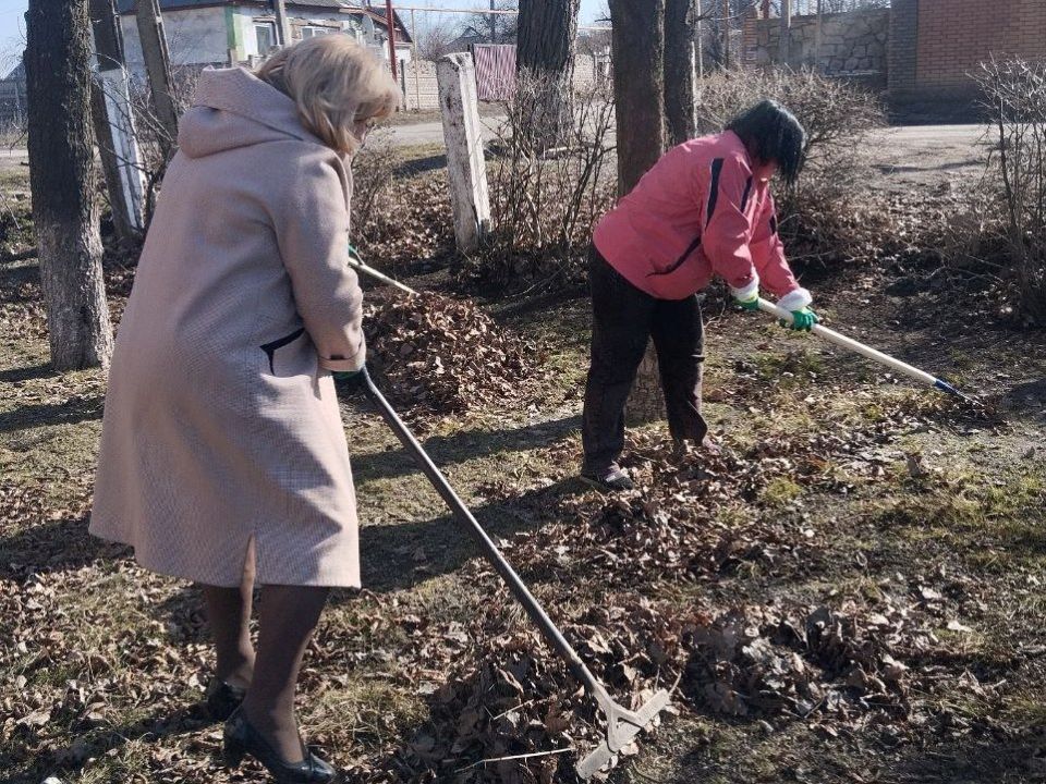 Жители Шахтерского округа присоединились к акции «Чистый четверг» Жители Шахтерского округа присоединились к акции «Чистый четверг»