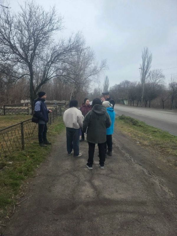 Встреча с населением. 18 марта депутат Енакиевского городского совета, фракции Единая Россия Елена Лысенко провела встречу с населением по адресу: г. Енакиево, пр. Забойщиков, д. 7. В обсуждении приняли участие... Встреча с населением. 18 марта депутат Енакиевского городского совета, фракции Единая Россия Елена Лысенко провела встречу с населением по адресу: г. Енакиево, пр. Забойщиков, д. 7. В обсуждении приняли участие...