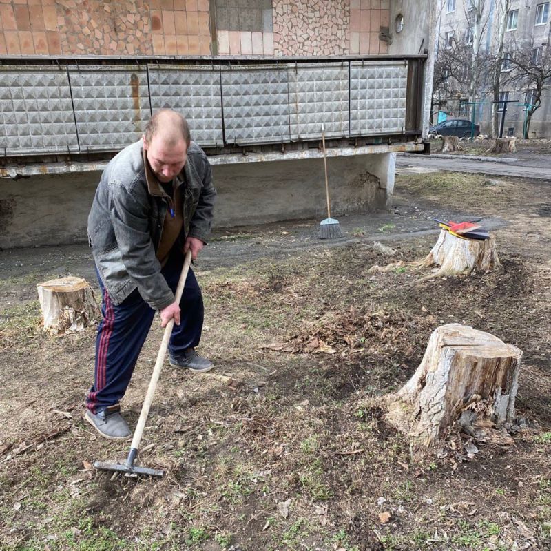 В Кировском поддерживают чистоту во дворах В Кировском поддерживают чистоту во дворах
