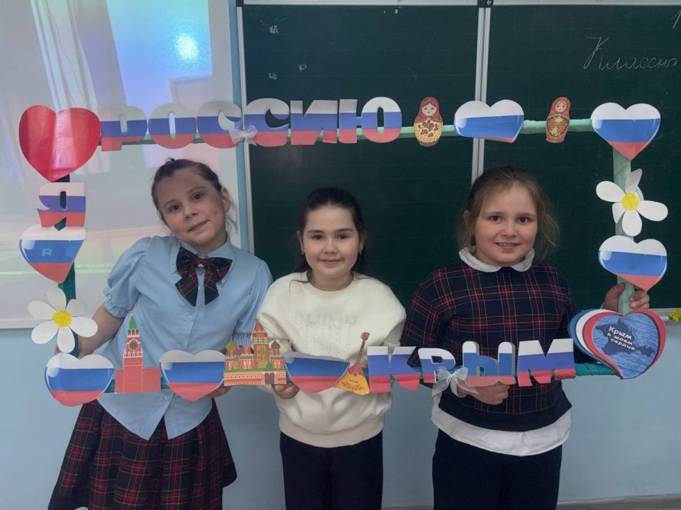 В Кировском отмечают День воссоединения Крыма с Россией В Кировском отмечают День воссоединения Крыма с Россией