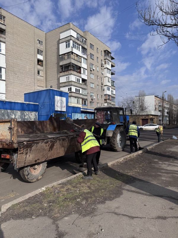 На 19.03.2026г. работниками МУП "ЭКОС" выполнены следующие виды работ: Вывоз мусора по ул. Скрипника. Дорожный смёт и уборка газонов от... На 19.03.2026г. работниками МУП "ЭКОС" выполнены следующие виды работ: Вывоз мусора по ул. Скрипника. Дорожный смёт и уборка газонов от...