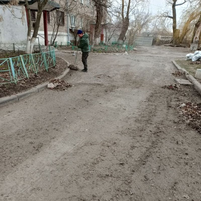 В Кировском поддерживают чистоту во дворах В Кировском поддерживают чистоту во дворах