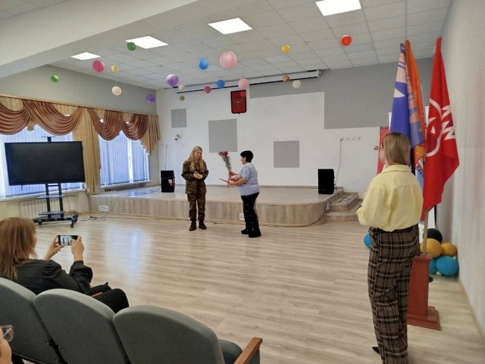 В Урзуфской школе состоялась незабываемая встреча с добровольцем отряда «БАРС-11» В Урзуфской школе состоялась незабываемая встреча с добровольцем отряда «БАРС-11»